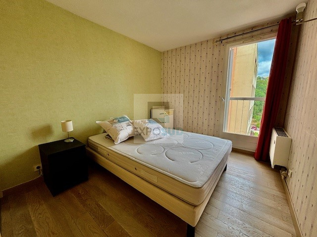 Location Appartement ANTIBES américaine équipée cuisine