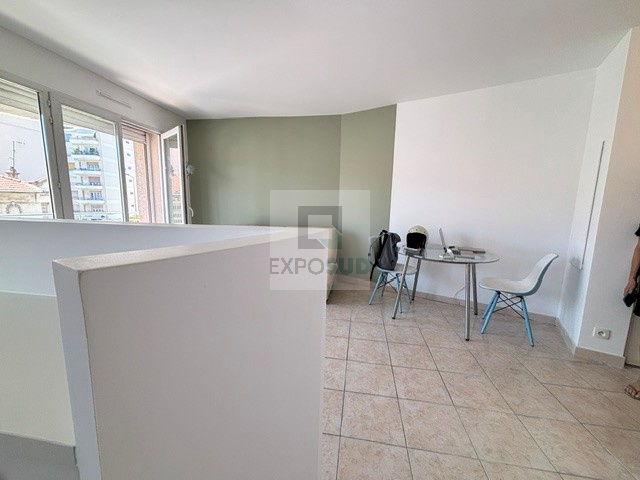 Location Appartement ANTIBES américaine équipée cuisine