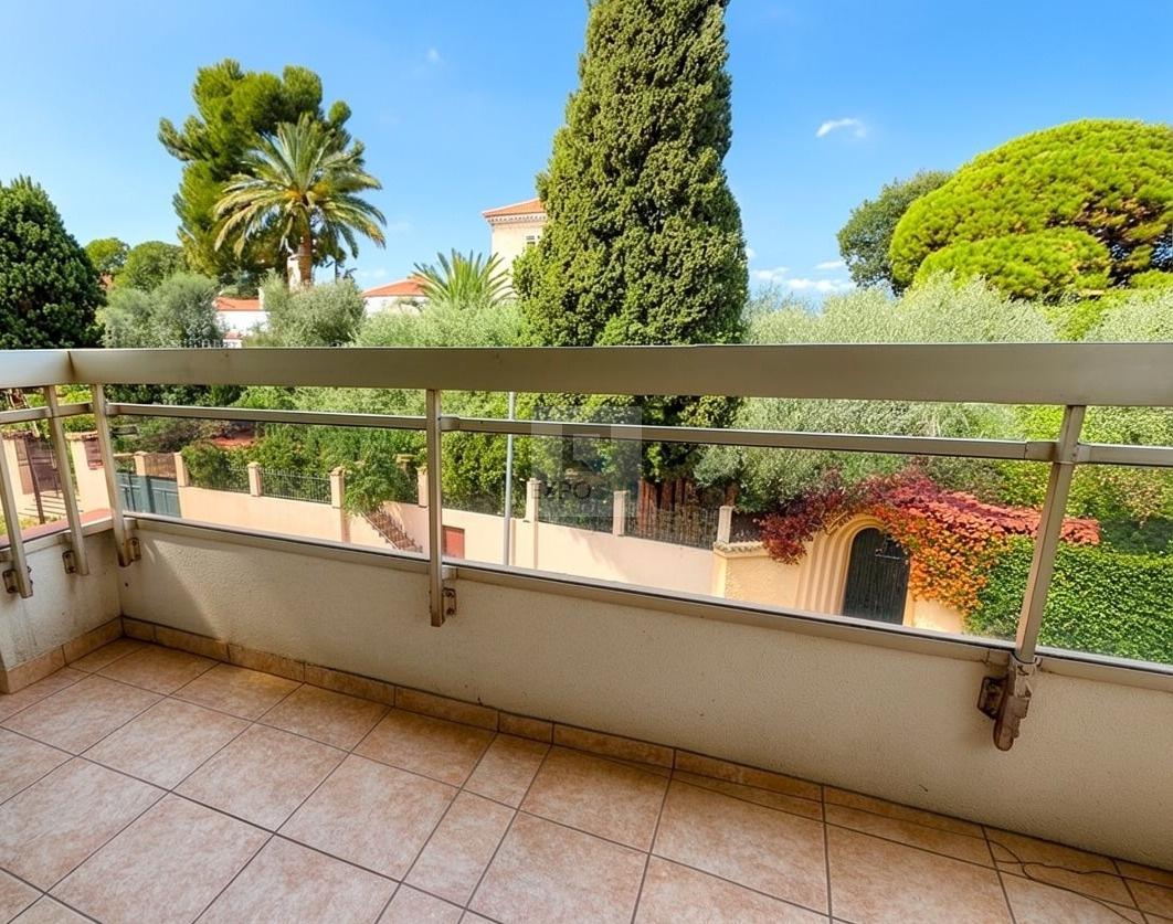 Vente Appartement ANTIBES séjour de 17 m²