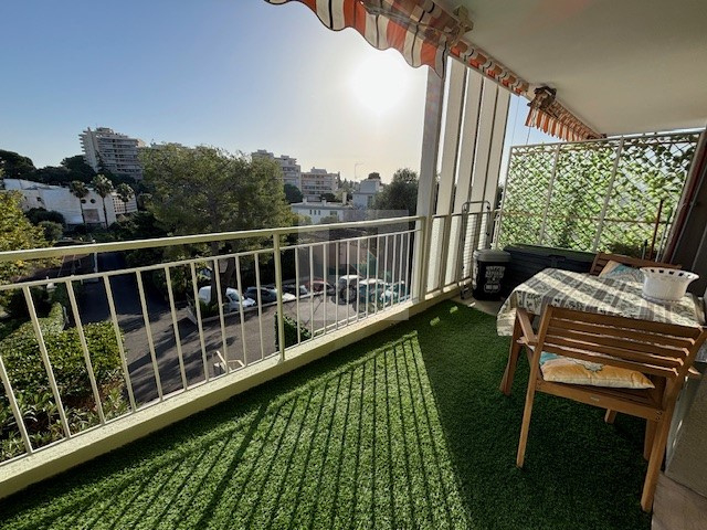 Location Appartement ANTIBES surface habitable de 33.85 m²