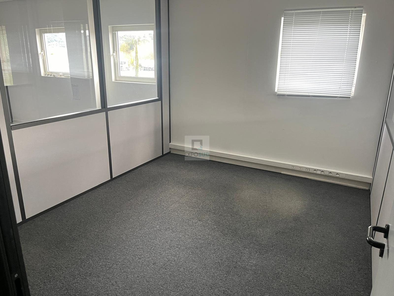 Location Autre MANDELIEU-LA-NAPOULE surface habitable de 320 m²