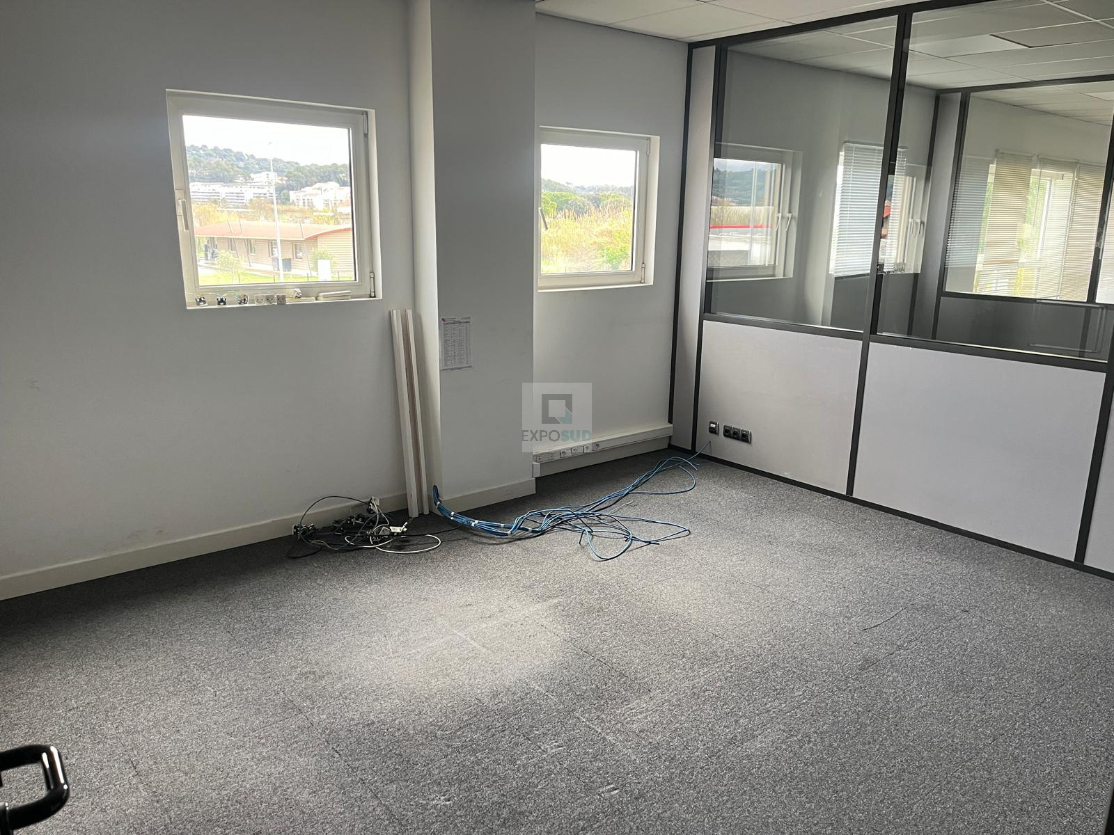 Location Autre MANDELIEU-LA-NAPOULE surface habitable de 320 m²