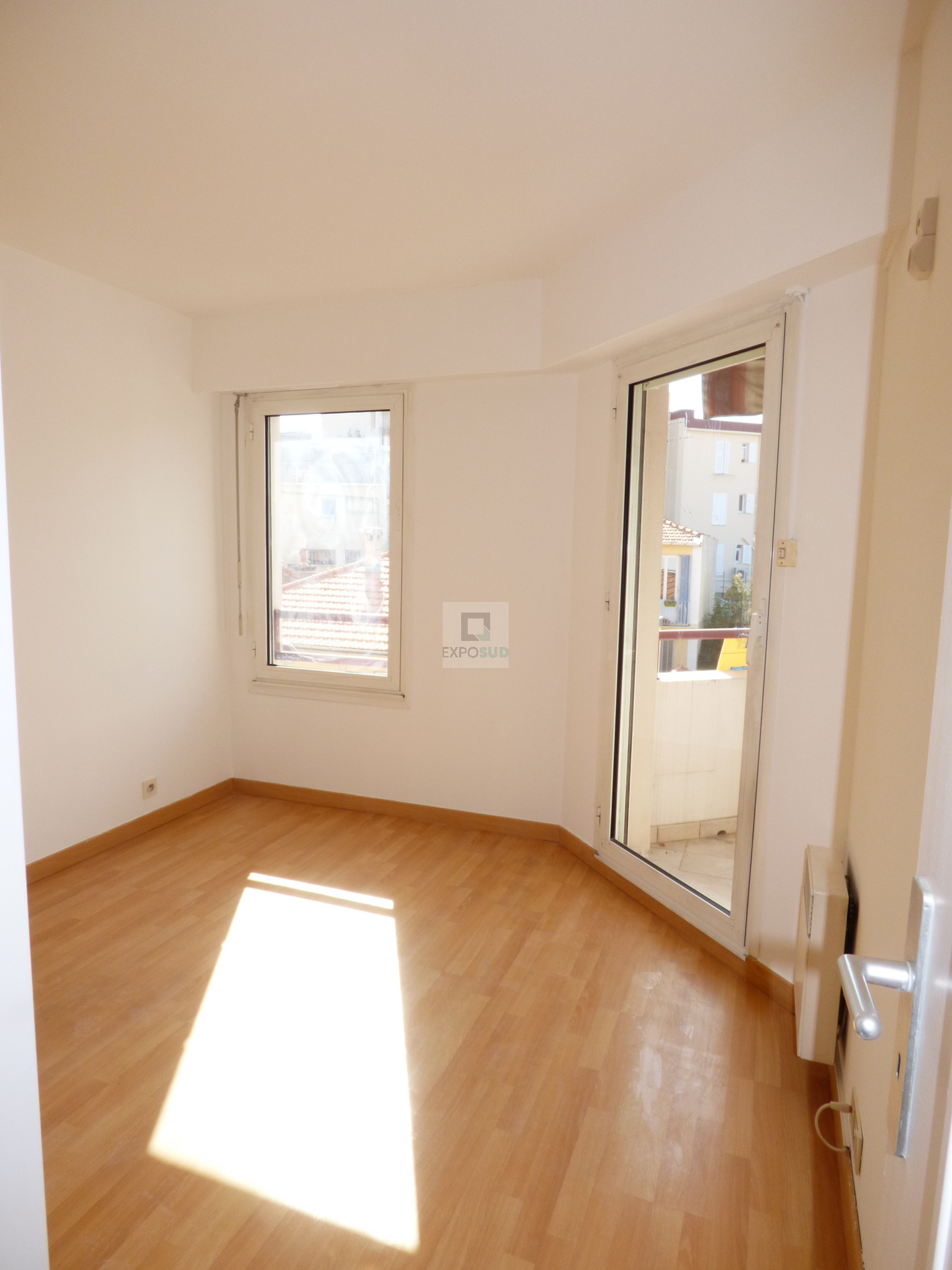 Location Appartement ANTIBES séjour de 19 m²