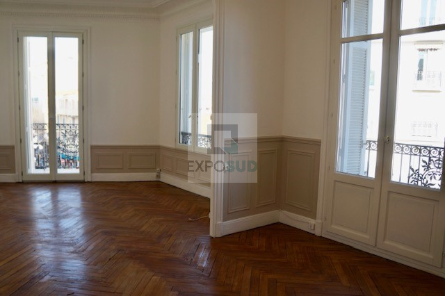 Location Appartement ANTIBES surface habitable de 76.05 m²