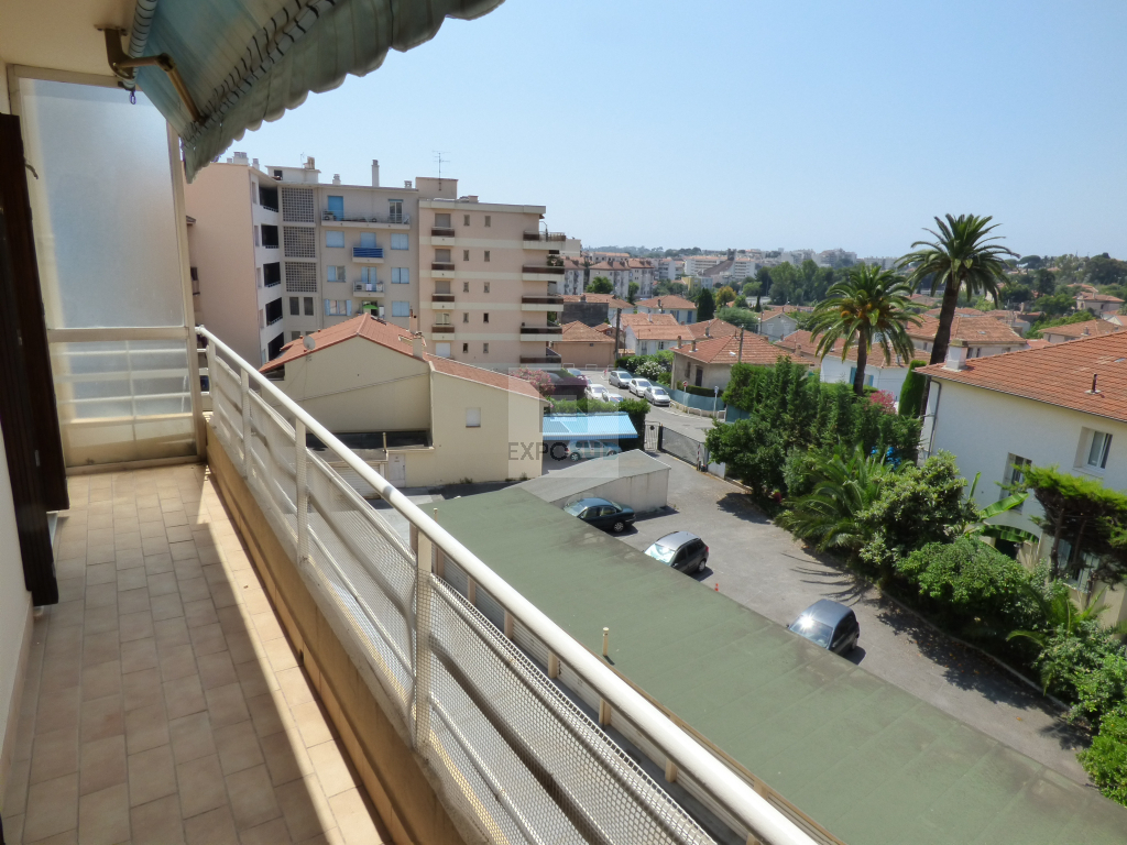 Location Appartement ANTIBES surface habitable de 43.63 m²