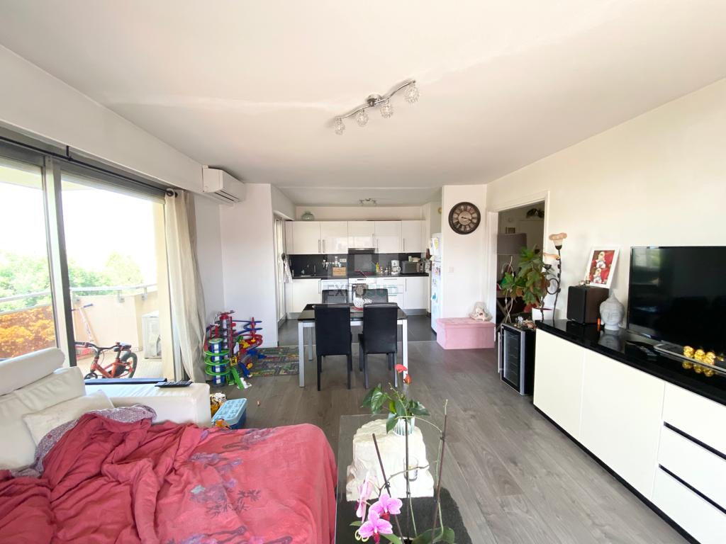 Vente Appartement ANTIBES séjour de 20 m²