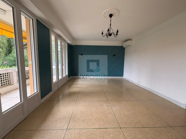 Location Appartement ANTIBES séparée cuisine