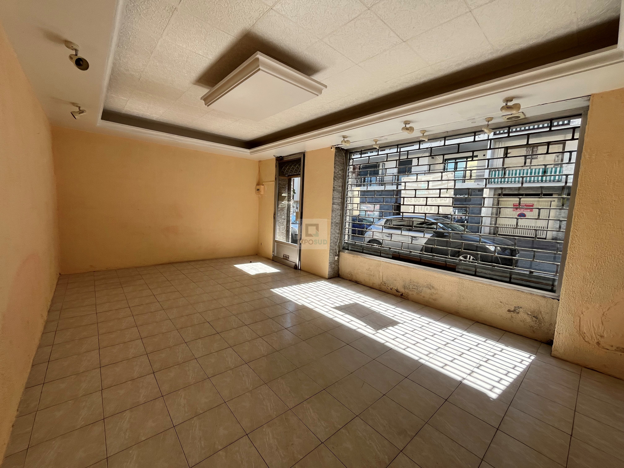Location Local commercial ANTIBES Mandat : 697523