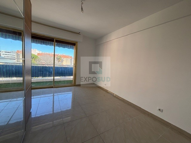 Location Appartement ANTIBES séparée cuisine